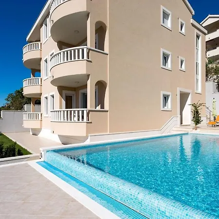 Διαμέρισμα In Mit Grosser Terrasse Dugi Rat
