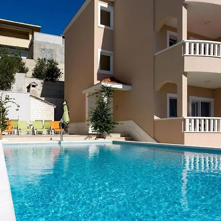 In Mit Grosser Terrasse Διαμέρισμα