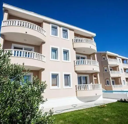 In Mit Grosser Terrasse Διαμέρισμα Dugi Rat