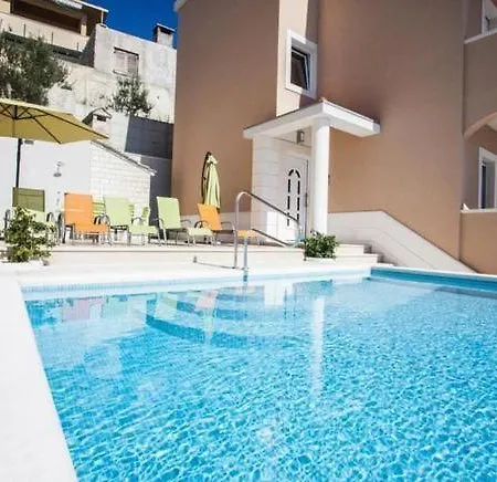 Διαμέρισμα In Mit Grosser Terrasse Dugi Rat