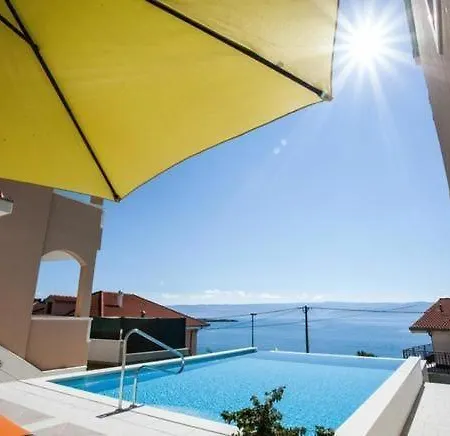 In Mit Grosser Terrasse Διαμέρισμα