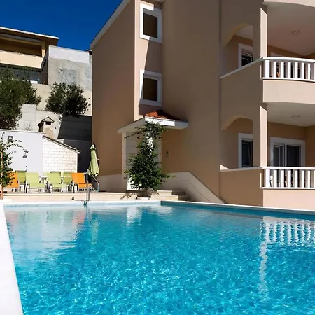 Διαμέρισμα In Mit Grosser Terrasse