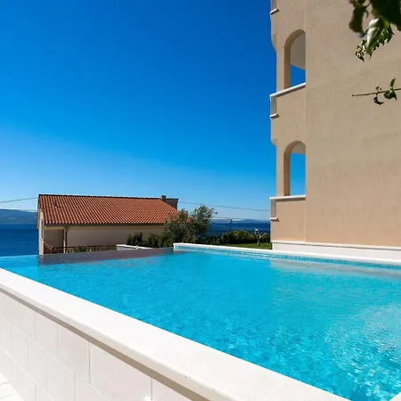 Διαμέρισμα In Mit Grosser Terrasse Dugi Rat
